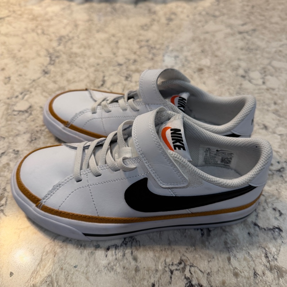 Nike little kid size 1.5 Court Legacy shoes - Picture 3 of 6